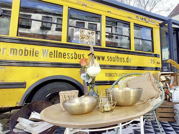 SOUL BUS – Entspannung im ehemaligen School-Bus für JGA & Hochzeit