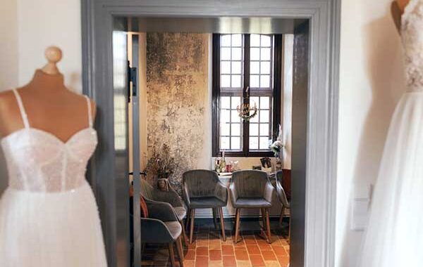 Weiße Träume: Brautkleider, Hochzeitsanzüge & Trauringe Brandenburg