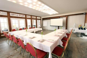 Strandhotel Buckow - Ihre Hochzeit am Schermützelsee mit Blick auf den See