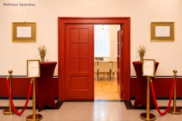 Standesamt Berlin Spandau - Zusätzlich zum Eheschließungssaal im Standesamt Spandau werden Trauungen im Fürstenzimmer der Zitadelle am Juliusturm ange­boten.